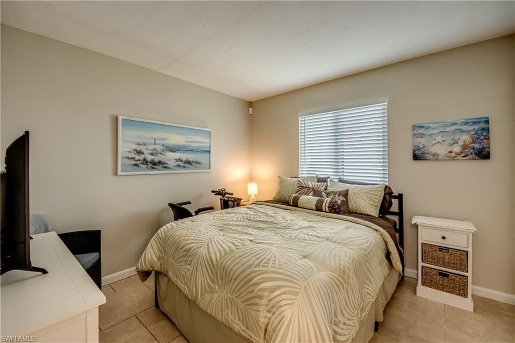 4904 Vincennes CT 108-27