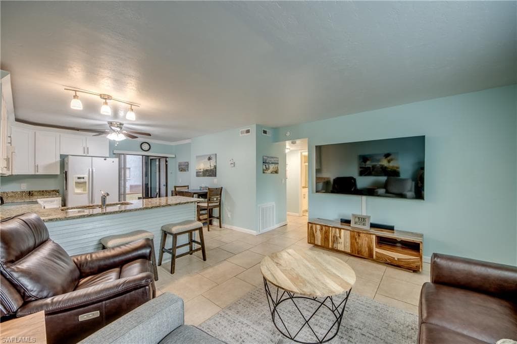 4904 Vincennes CT 108-6