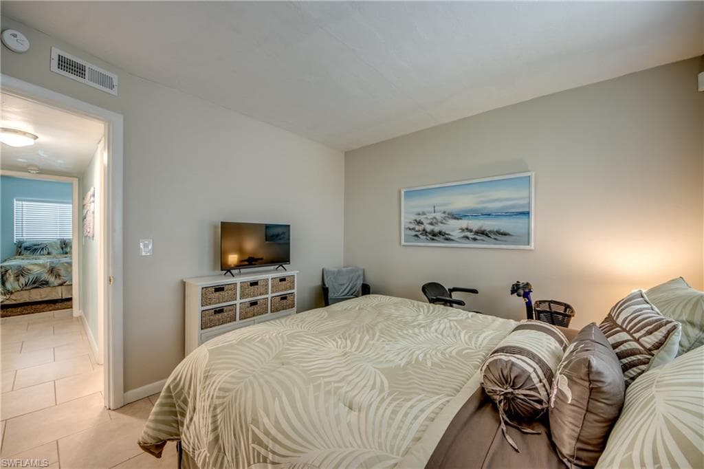 4904 Vincennes CT 108-28