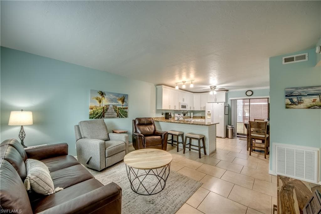 4904 Vincennes CT 108-8
