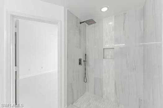 827 Hampton CIR 146-17