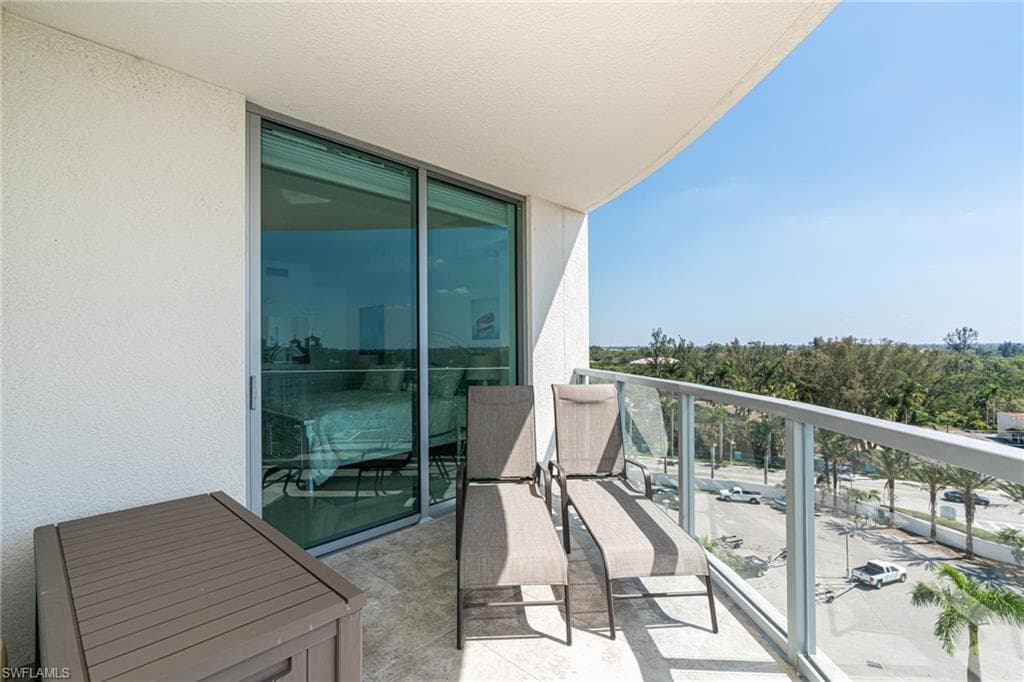 3000 Oasis Grand BLVD 801-16