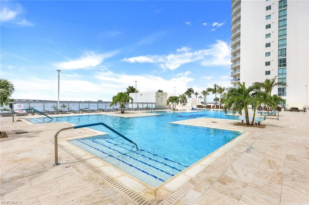 3000 Oasis Grand BLVD 801-36