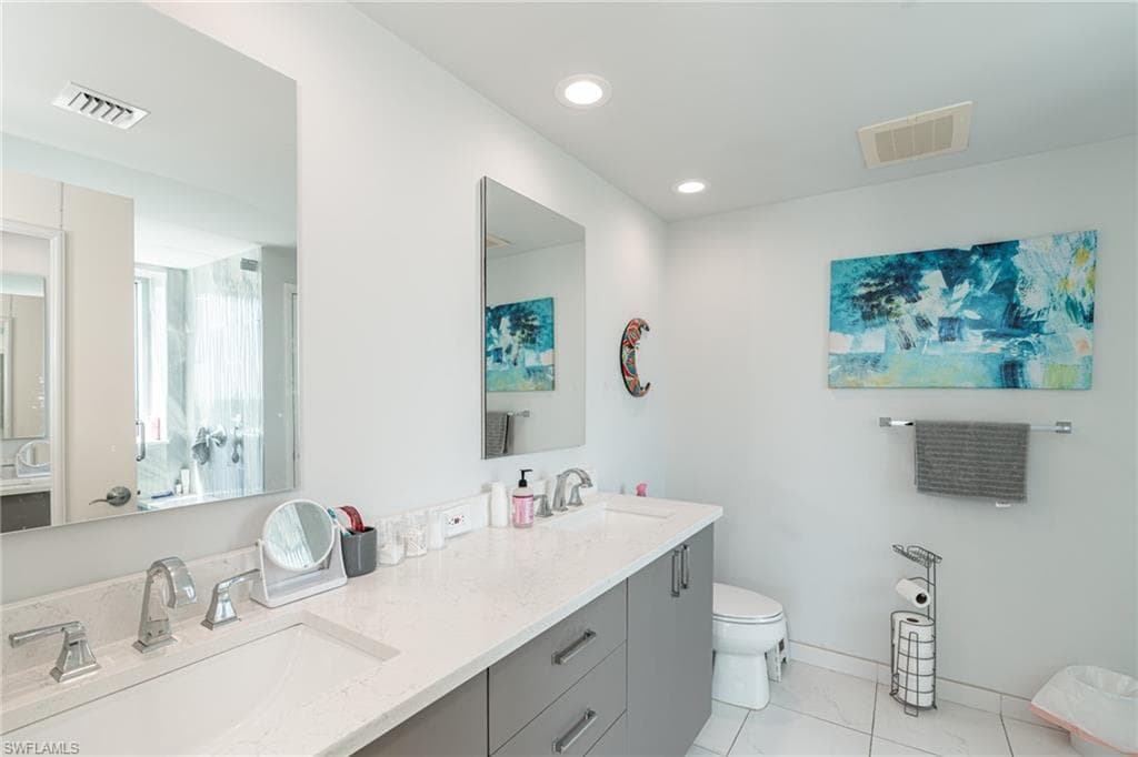 3000 Oasis Grand BLVD 801-15