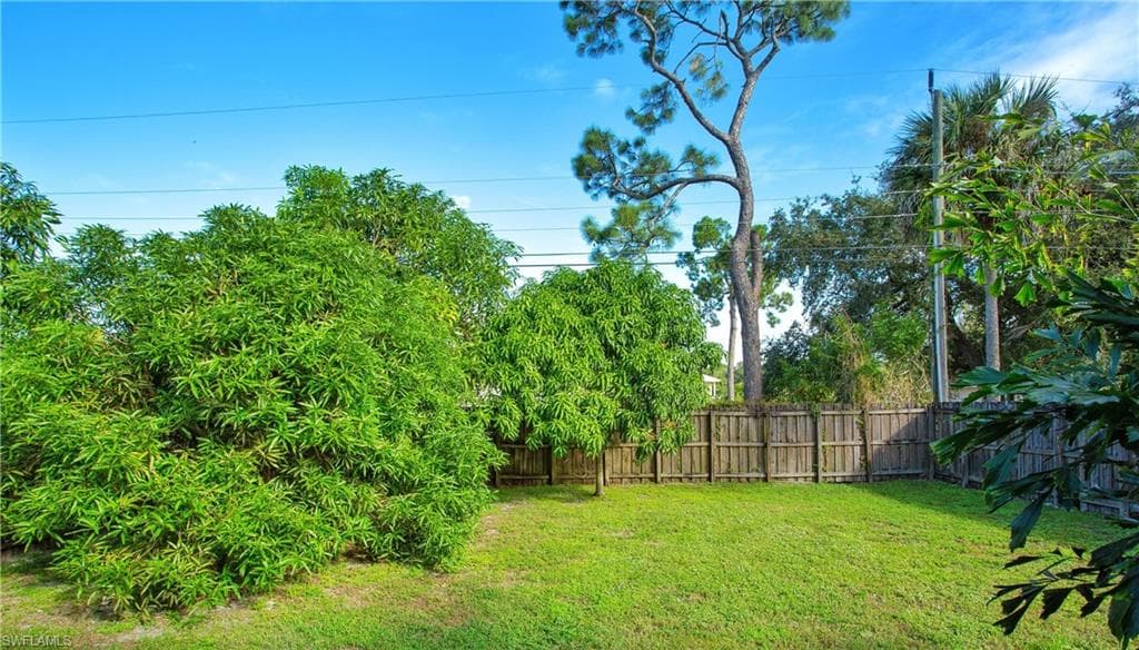 3555 Poinsettia AVE-36