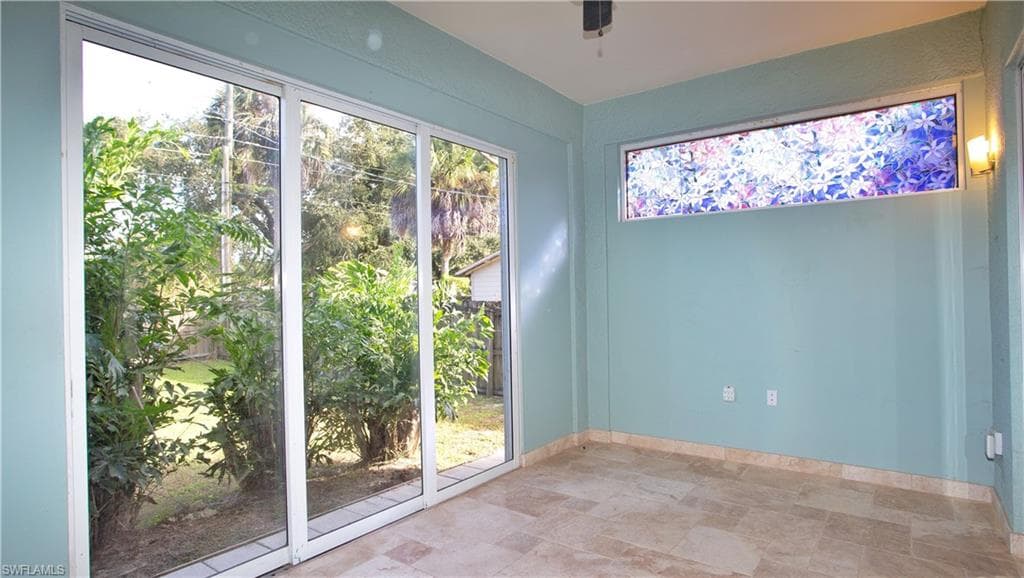 3555 Poinsettia AVE-32
