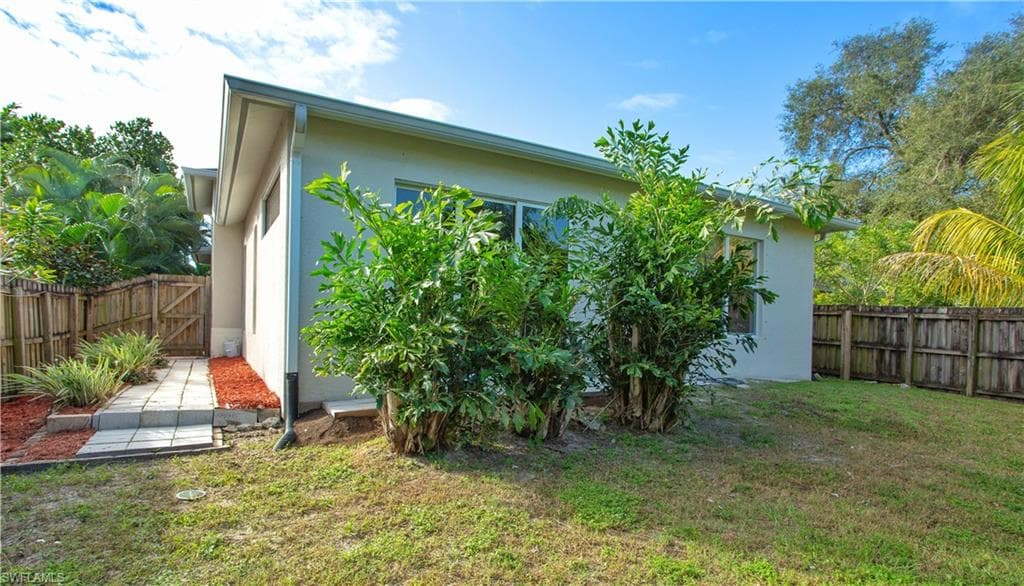 3555 Poinsettia AVE-38