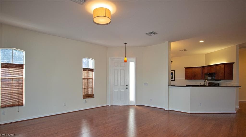 3555 Poinsettia AVE-18
