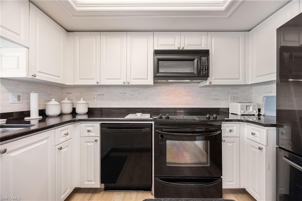 5905 Trailwinds DR 812-17