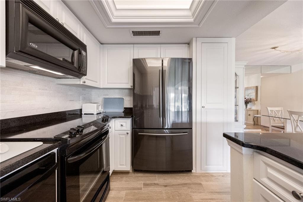 5905 Trailwinds DR 812-18