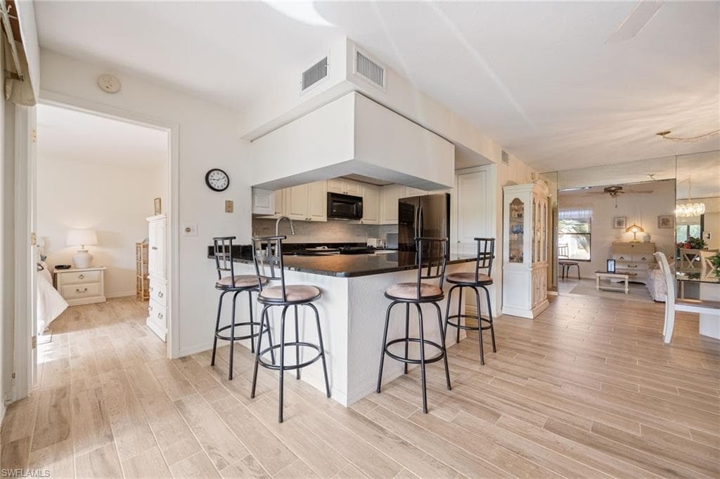 5905 Trailwinds DR 812-15