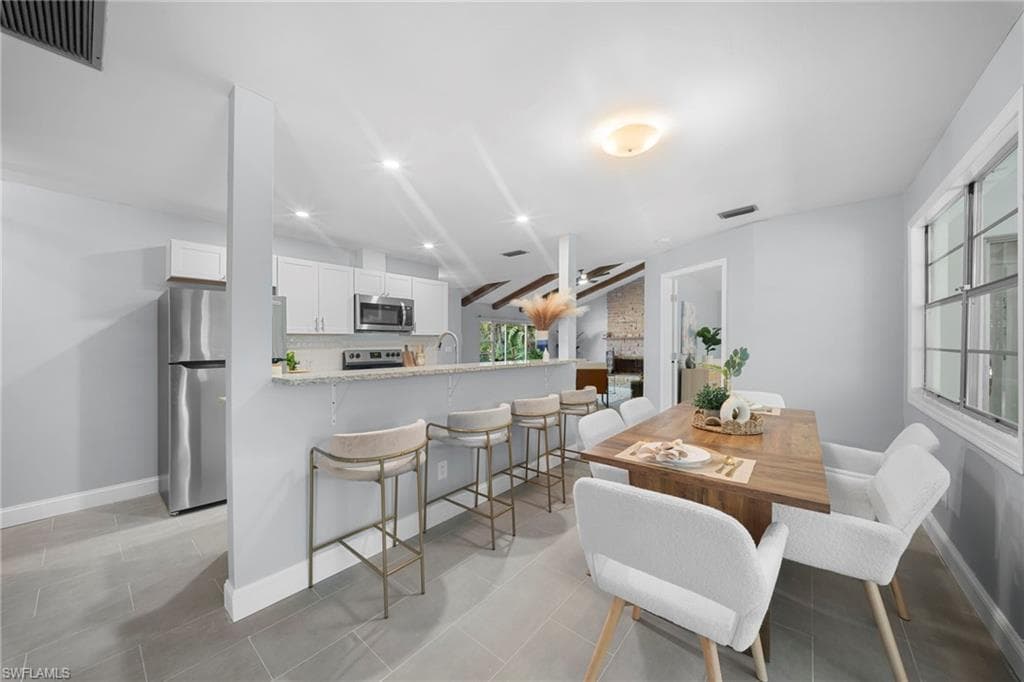 4688 Pembrooke LN-3