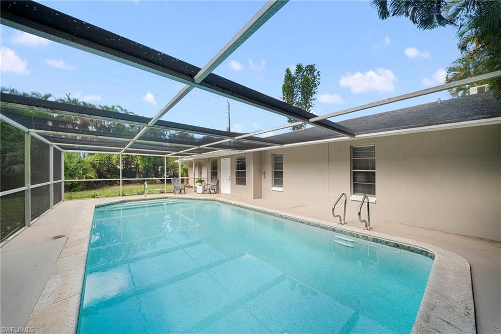 4688 Pembrooke LN-24
