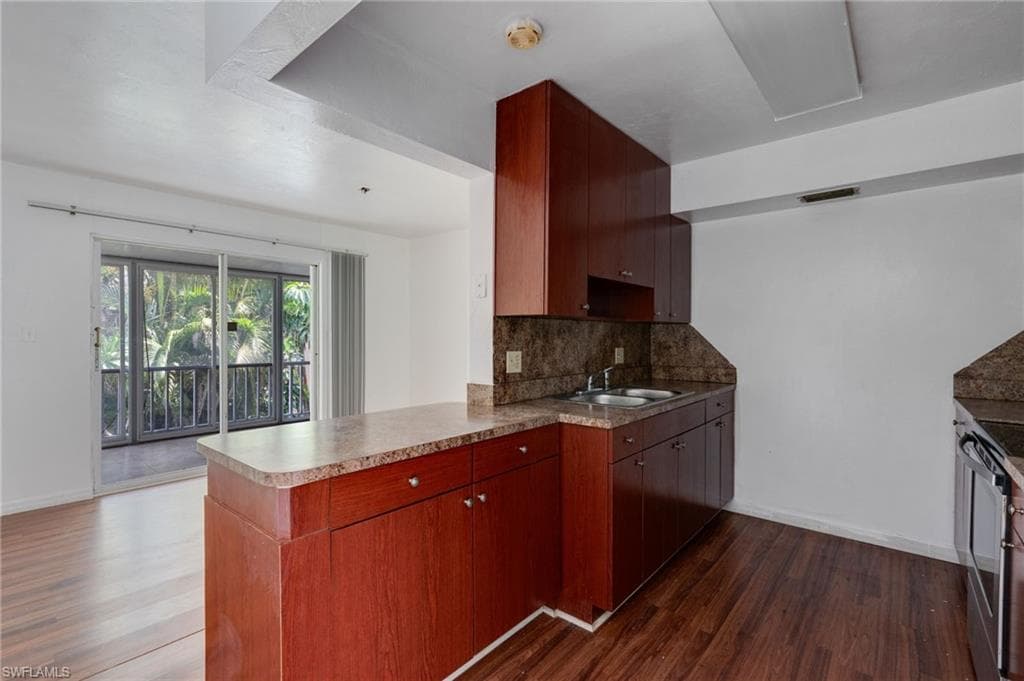 2828 Jackson ST M5-8