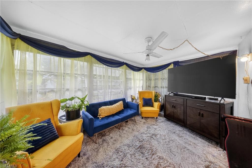 208 Redcliff AVE-13