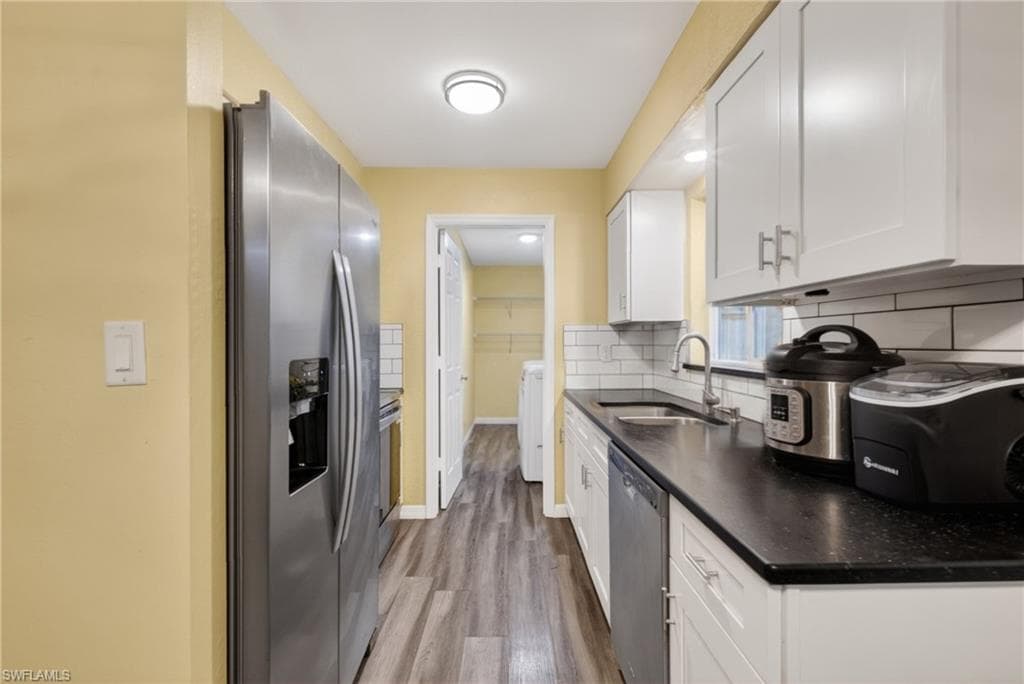 208 Redcliff AVE-7