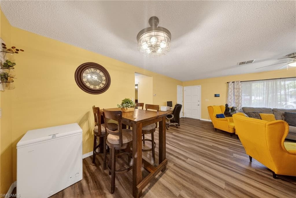 208 Redcliff AVE-5