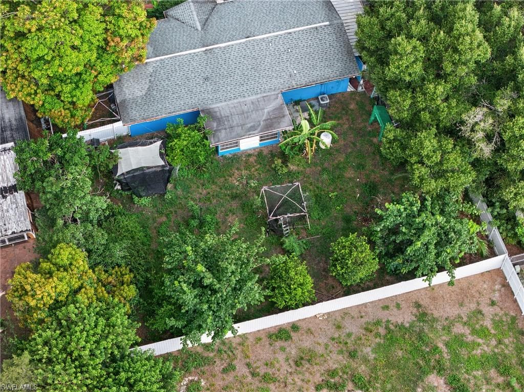 208 Redcliff AVE-20