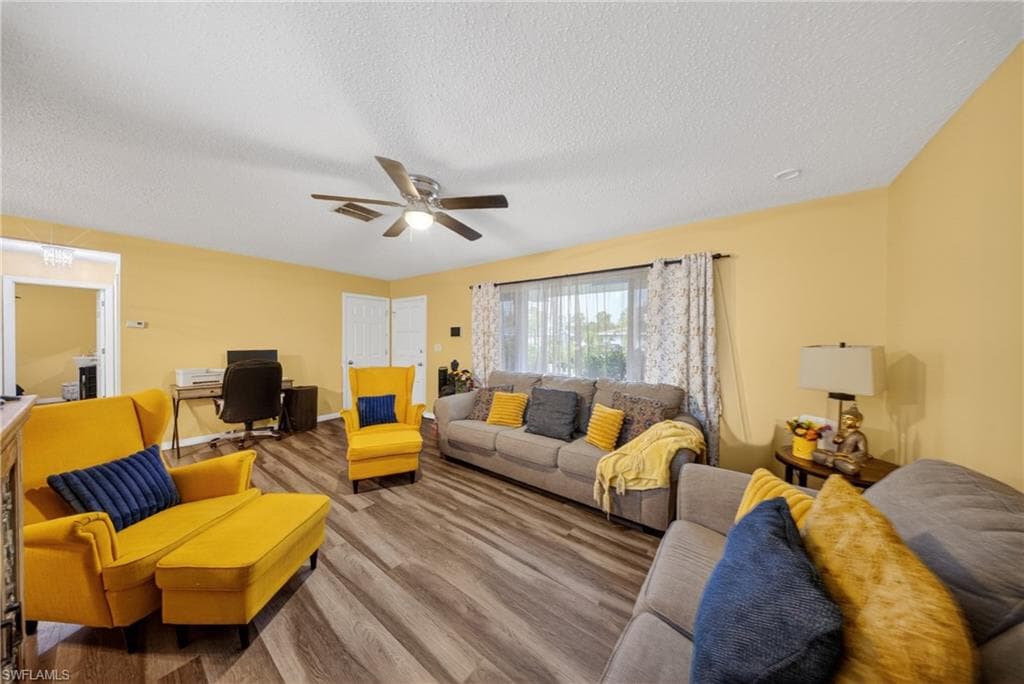 208 Redcliff AVE-9