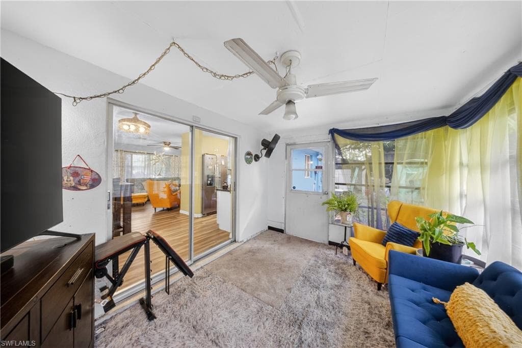 208 Redcliff AVE-14