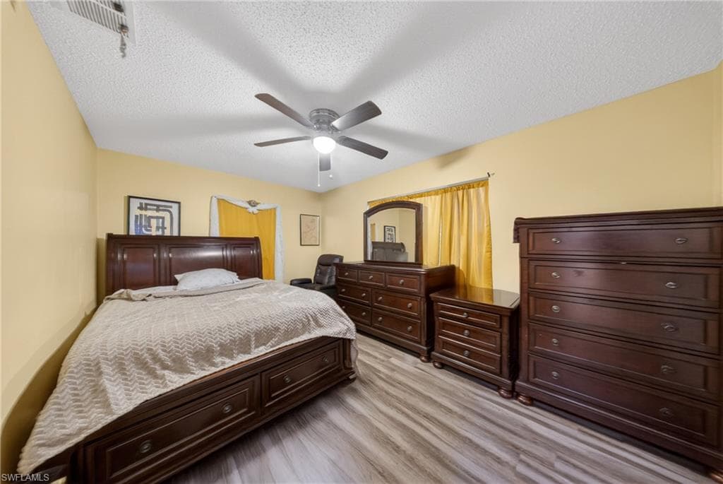 208 Redcliff AVE-11