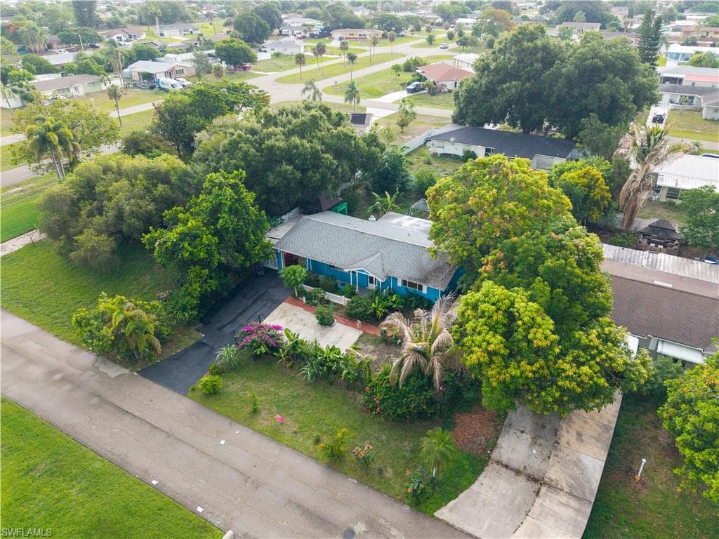 208 Redcliff AVE-19