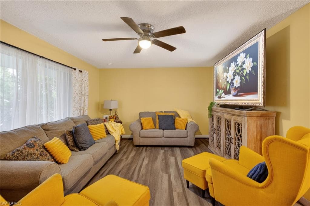 208 Redcliff AVE-8