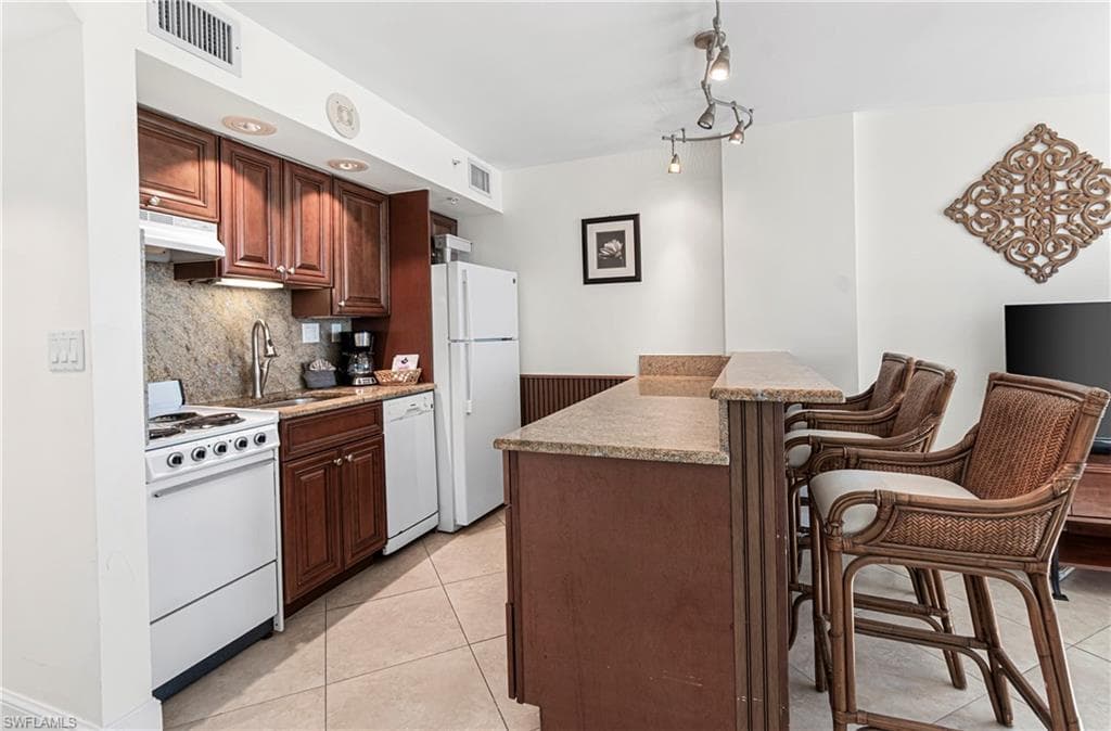8771 Estero BLVD 907-7