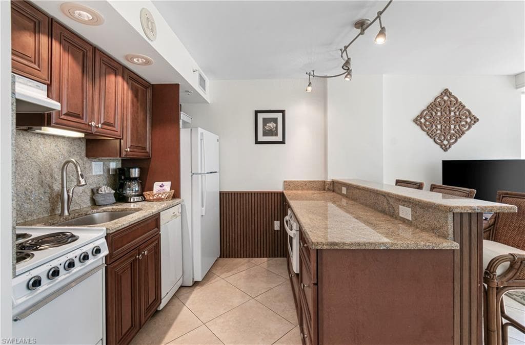8771 Estero BLVD 907-8