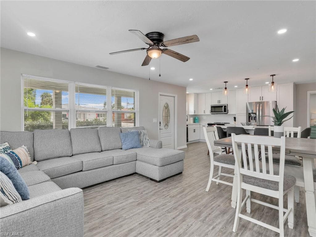 195 Hibiscus DR-13