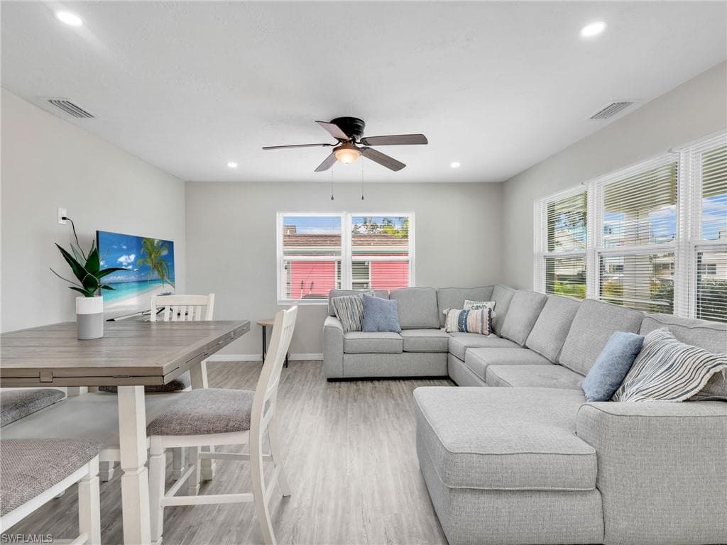 195 Hibiscus DR-11