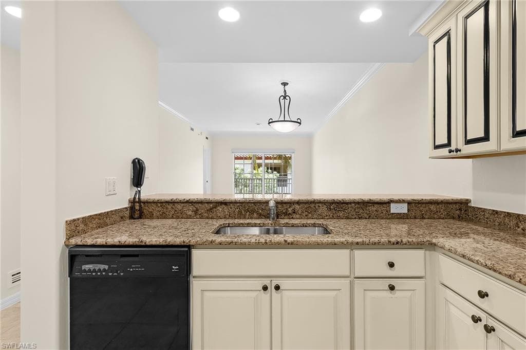 221 9th ST S 301-22