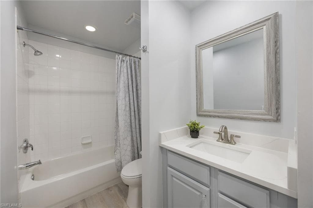 20930 Island Sound CIR 203-15