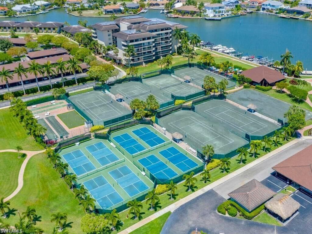320 Seaview CT 608-23