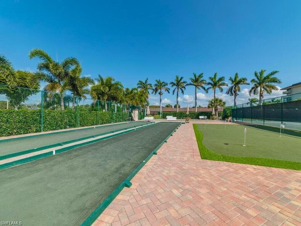 320 Seaview CT 608-26