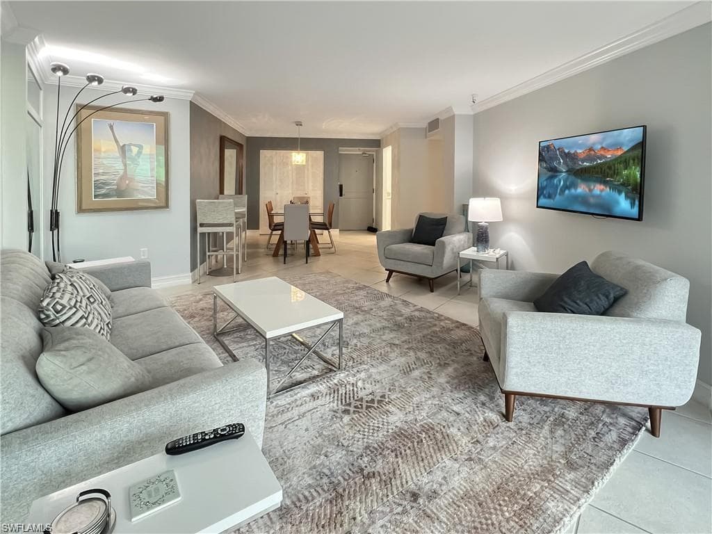 320 Seaview CT 608-7
