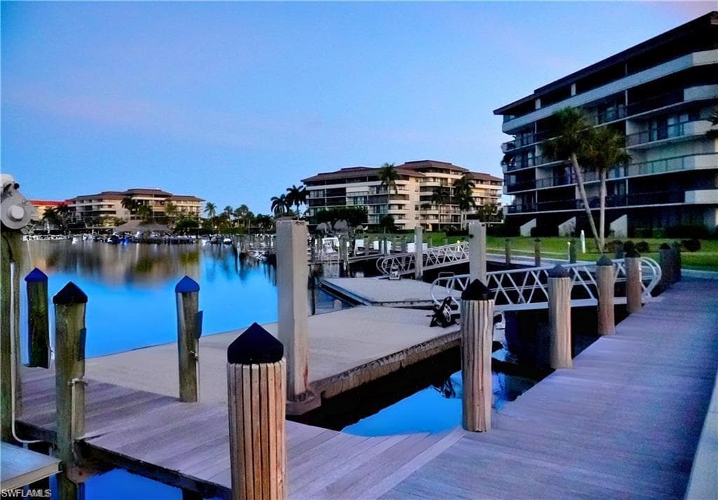 320 Seaview CT 608-28