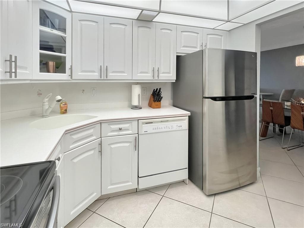 320 Seaview CT 608-9