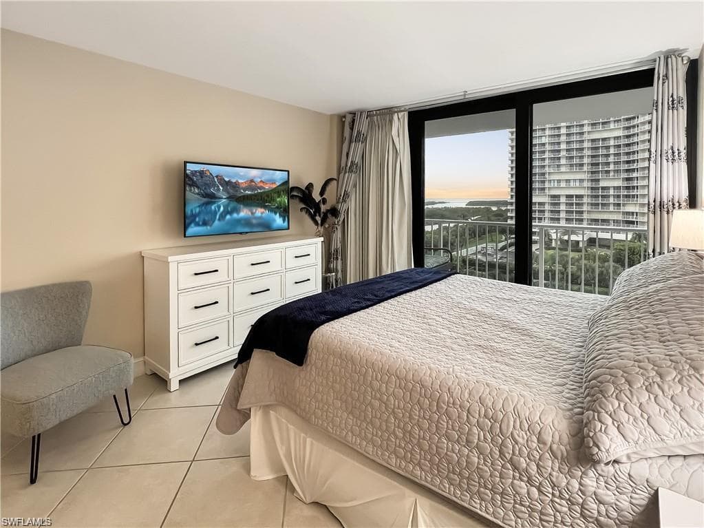 320 Seaview CT 608-14