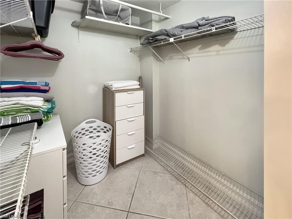 320 Seaview CT 608-15