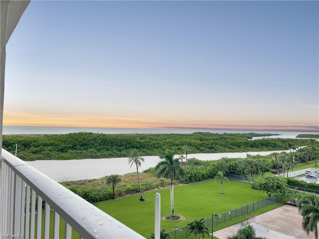 320 Seaview CT 608-19