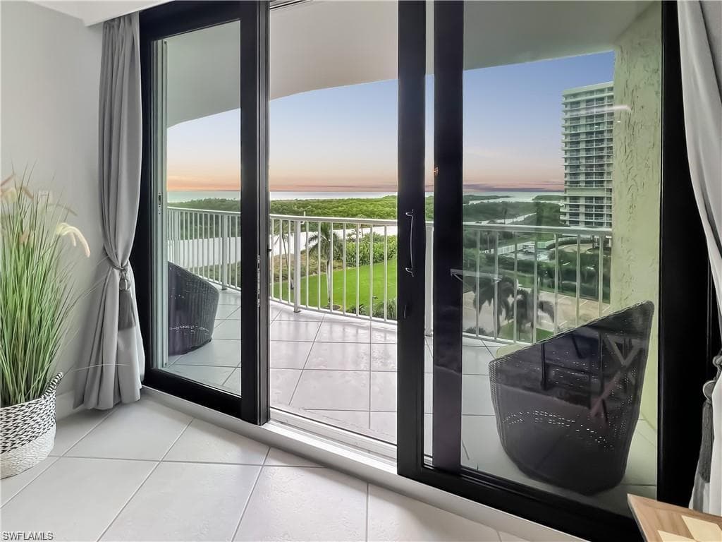 320 Seaview CT 608-4