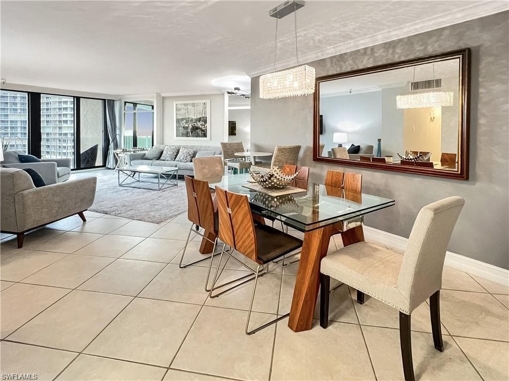 320 Seaview CT 608-8