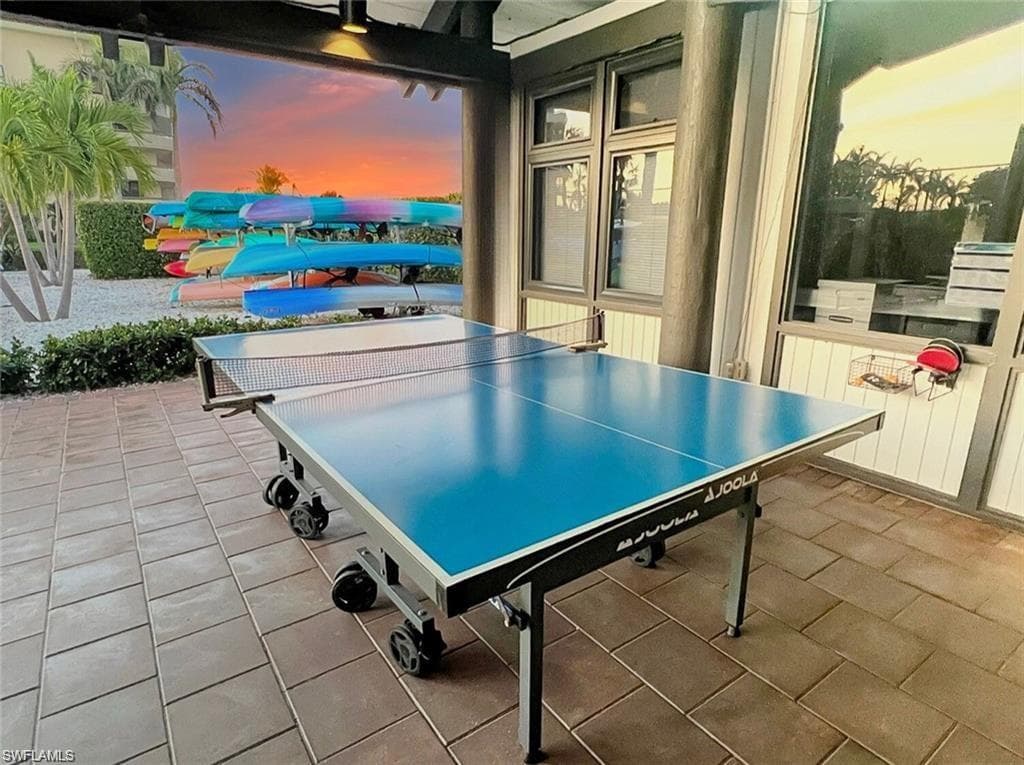 320 Seaview CT 608-25