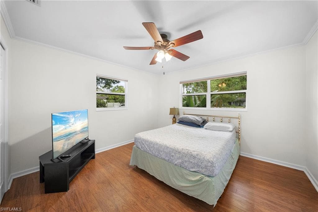 8700 Exeter ST-10