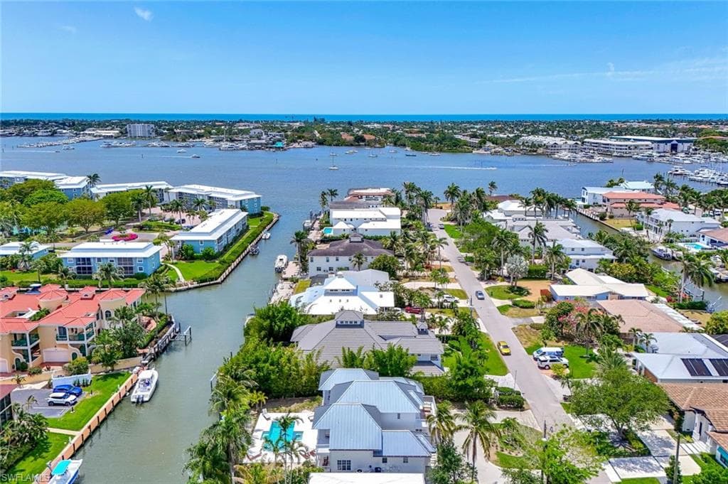 1500 Pelican AVE-23