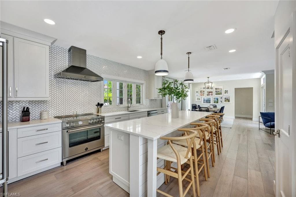 1500 Pelican AVE-7