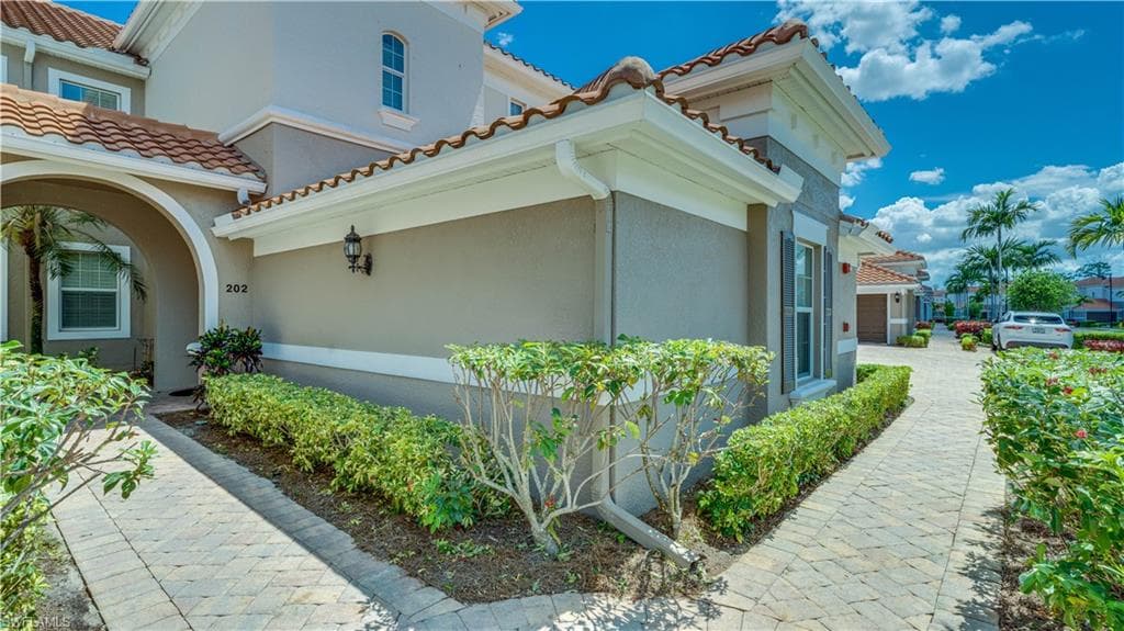 10230 Glastonbury CIR 202-47