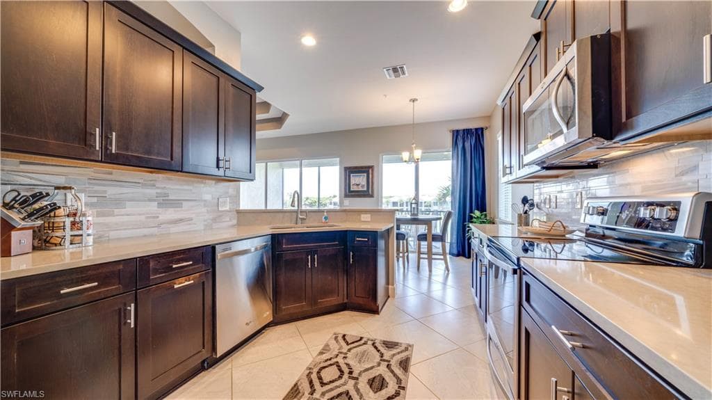 10230 Glastonbury CIR 202-7