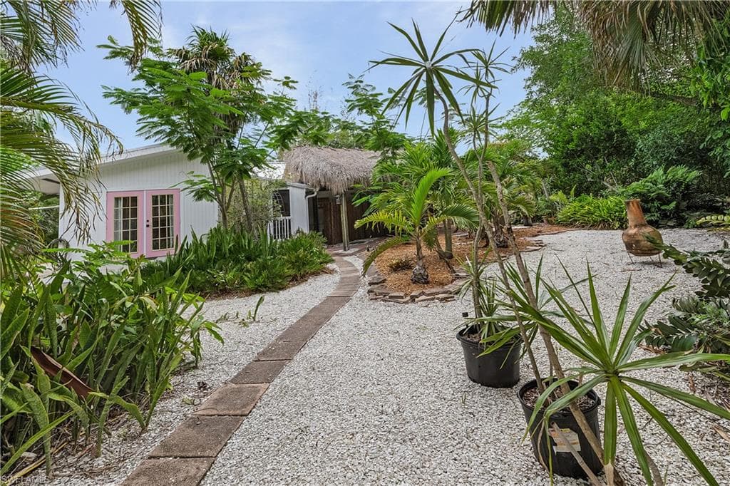 7697 Beach Daisy LN-23